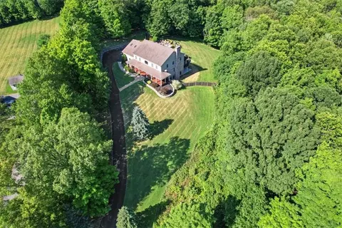 15 Victoria Dr, Blooming Grove, NY 10914