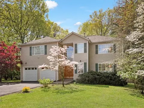 67 Phillips Hill Rd, Clarkstown, NY 10956
