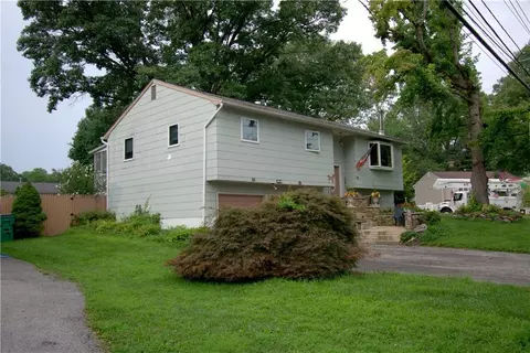 35 Robin Rd, Poughkeepsie, NY 12601 photo 1