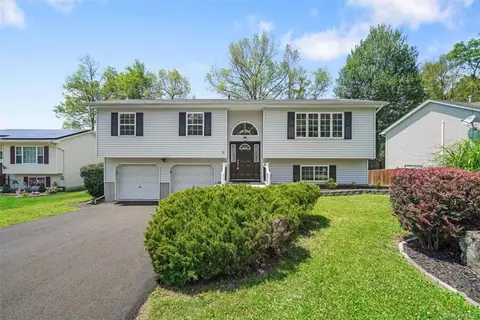 11 Princeton Dr, Walden, NY 12586