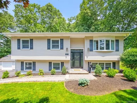 10 North Ln, Clarkstown, NY 10956