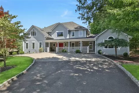 21 Valenza Ln, Orangetown, NY 10913