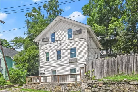 34 Oak St, Southeast, NY 10509