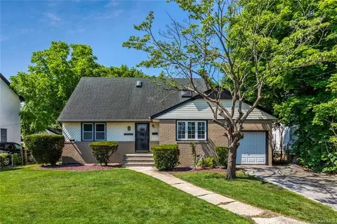 2410 Oxford St, East Meadow, NY 11554