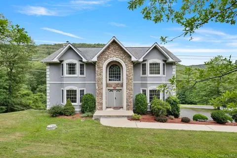 105 Halley Dr, Pomona, NY 10970