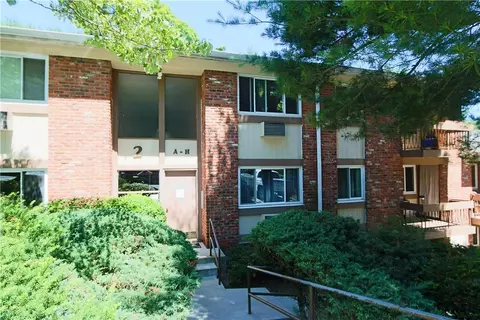 2 Woods End Cir #D, Peekskill, NY 10566