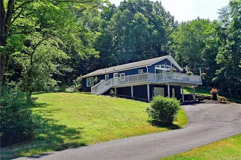 9 Cardinal Ct, Newburgh, NY 12550