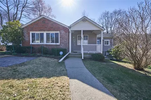 20 Rainbow Dr, Woodbury, NY 10930