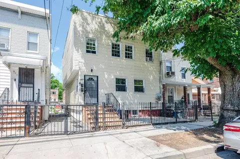 847 E 221st St, New York, NY 10467
