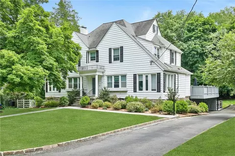 53 Oxford Rd, New Rochelle, NY 10804