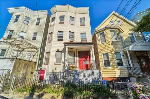 43 Oak St, Yonkers, NY 10701