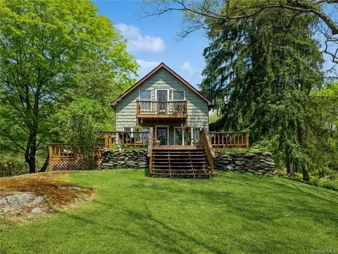107 Kansas Rd, Clinton, NY 12572