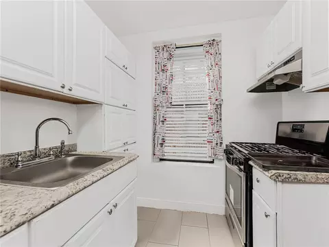 335 E 209 St #16, New York, NY 10467