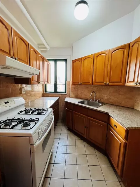 1540 Unionport Rd #12H, New York, NY 10462