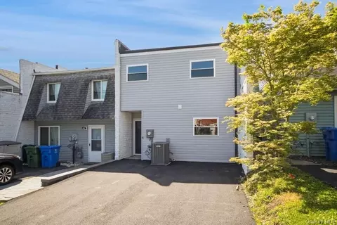53 Country Club Dr, Florida, NY 10921