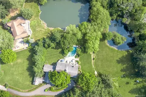 4 Cobblestone Farm Ct, Ramapo, NY 10901