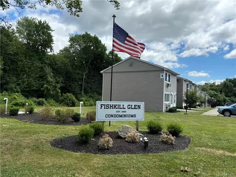 11 Fishkill Glen Dr #B, Fishkill, NY 12524