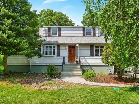 477 W Clarkstown Rd, Clarkstown, NY 10956