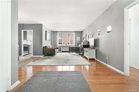 12 Westchester Ave #3H, White Plains, NY 10601