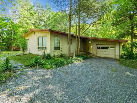 26 Hi View Rd, Wappinger, NY 12590