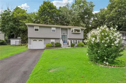 42 Whitman St, Clarkstown, NY 10920