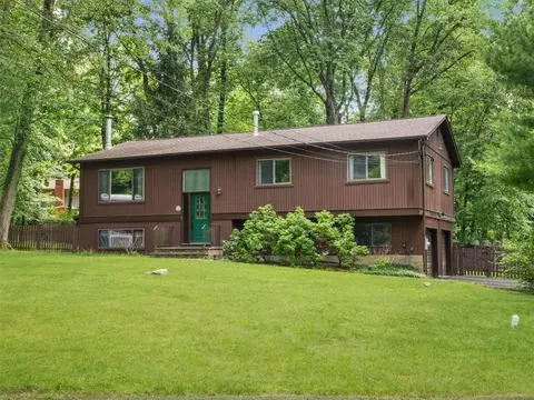 24 Renfrew Rd, Ramapo, NY 10977