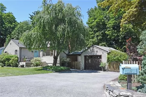 10 Eldredge Pl, Greenburgh, NY 10522
