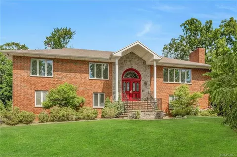 10 Briga Ln, White Plains, NY 10605