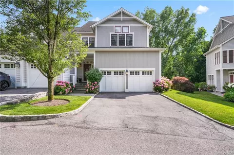 37 Landing Dr, Greenburgh, NY 10522