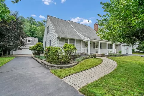 3 Glasgow Ln, Ramapo, NY 10901