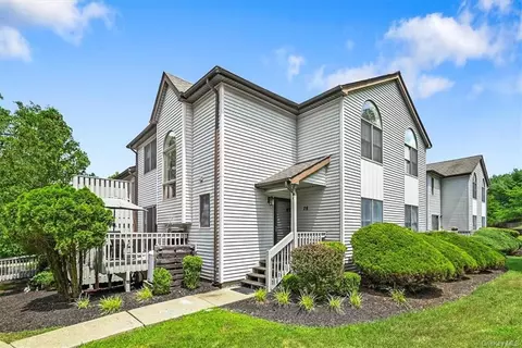 28 Rosa Ct, Monroe, NY 10950