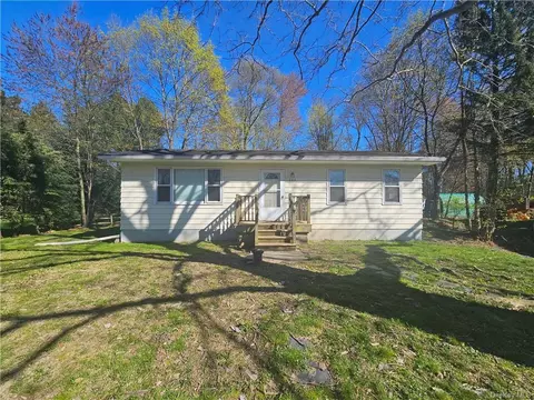 642 Elting Corners Rd, Lloyd, NY 12528