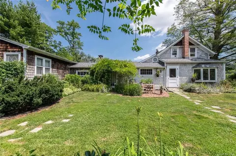 1221 Netherwood Rd, Salt Point, NY 12578