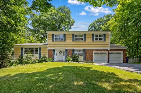 55 Sunset Dr, North Salem, NY 10560