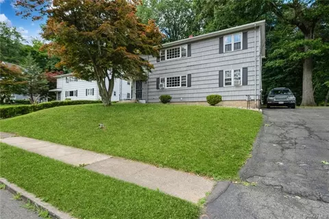 784 Brookridge Dr, Clarkstown, NY 10989