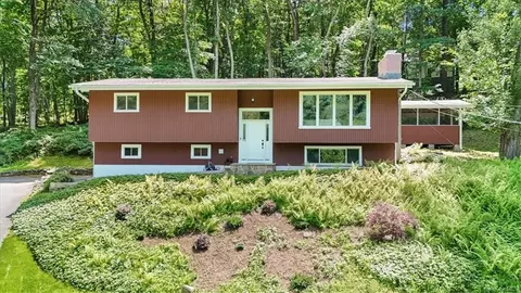 28 Watch Hill Rd, Cortlandt, NY 10520