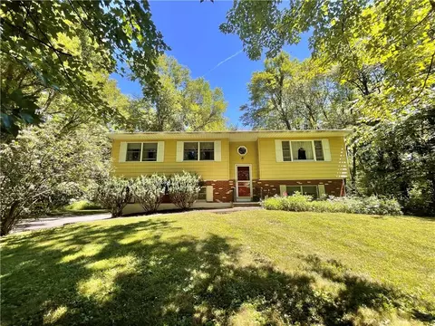 18 Shadow Ln, East Fishkill, NY 12533