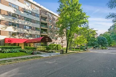 100 Diplomat Dr #8A, Mount Kisco, NY 10549