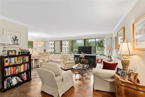 15 Stewart Pl #3E, White Plains, NY 10603