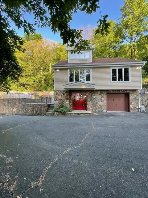 65 Kleitz Ave, Highlands, NY 10928