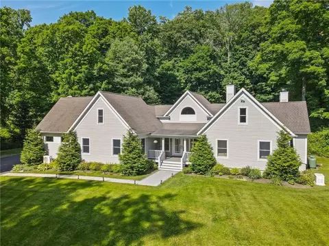 282 Sarles St, Mount Kisco, NY 10549
