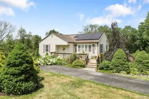 52 Moffat Rd, Washingtonville, NY 10992