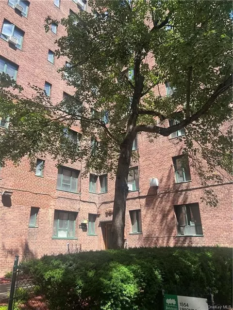 1554 Unionport Rd #1D, Bronx, NY 10462