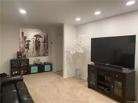 3 Hook Rd #42J, Poughkeepsie, NY 12601