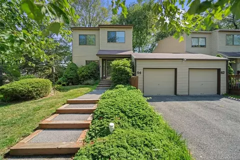 64 Timber Trl, Woodbury Town, NY 10930