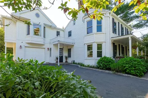 61 Meadow St, Greenburgh, NY 10591
