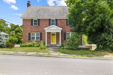 34 Cliff St, Beacon, NY 12508