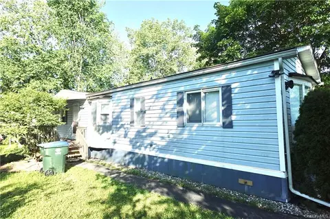 4 Violet Dr, Woodbury Town, NY 10930
