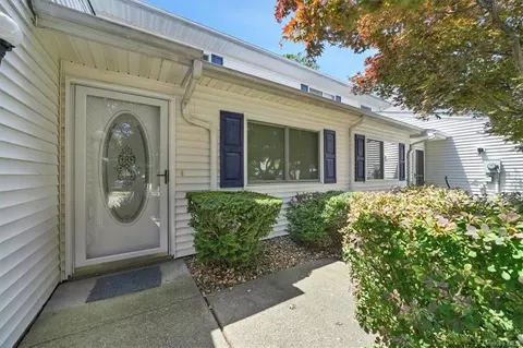 736 Hewitt Ln, New Windsor, NY 12553