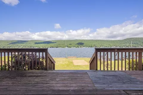 31 W Cove Rd, Greenwood Lake, NY 10925